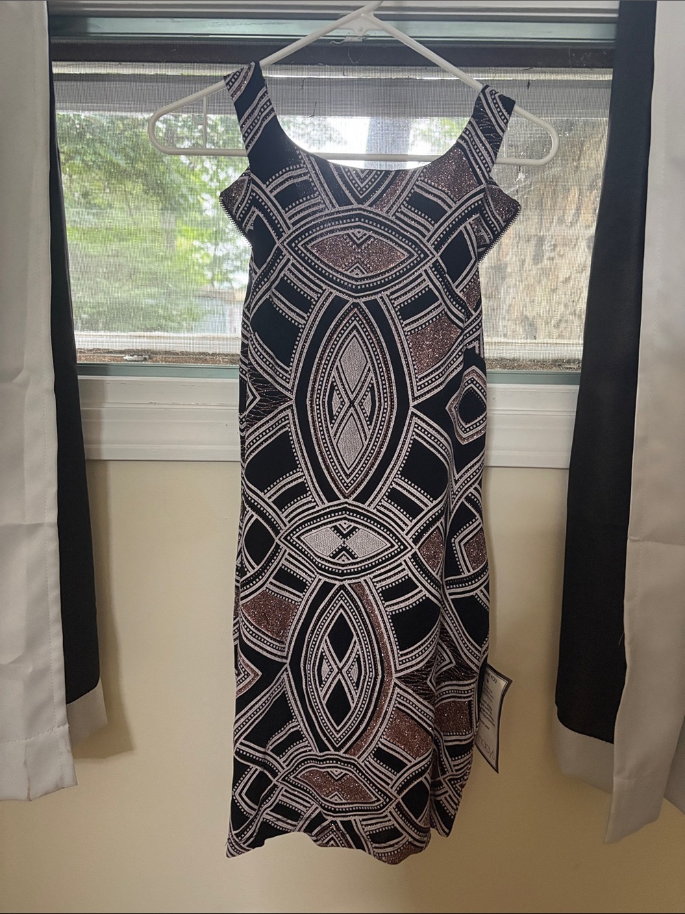 Sleeveless Geometric Print Dress in Black and Brown